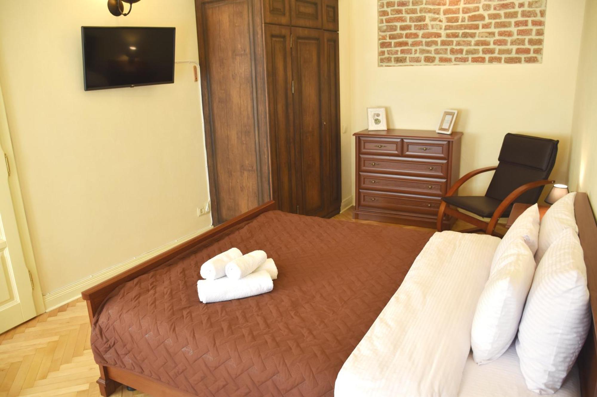 Renewed Central Apartment ลวีฟ ภายนอก รูปภาพ